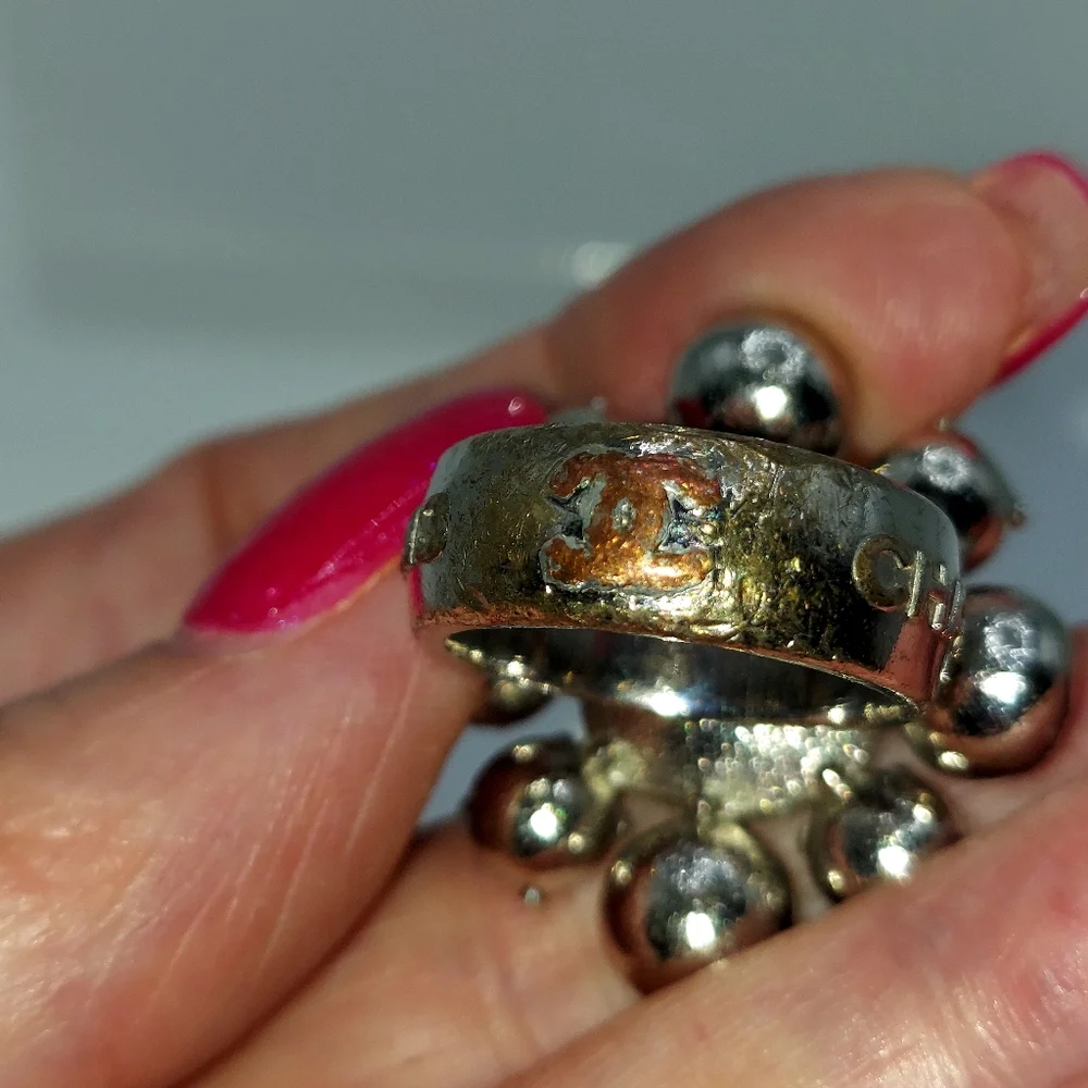 CHANEL Camelia Floral Swarovski Crystals Cocktail Ring in Silver. Sz 6.25